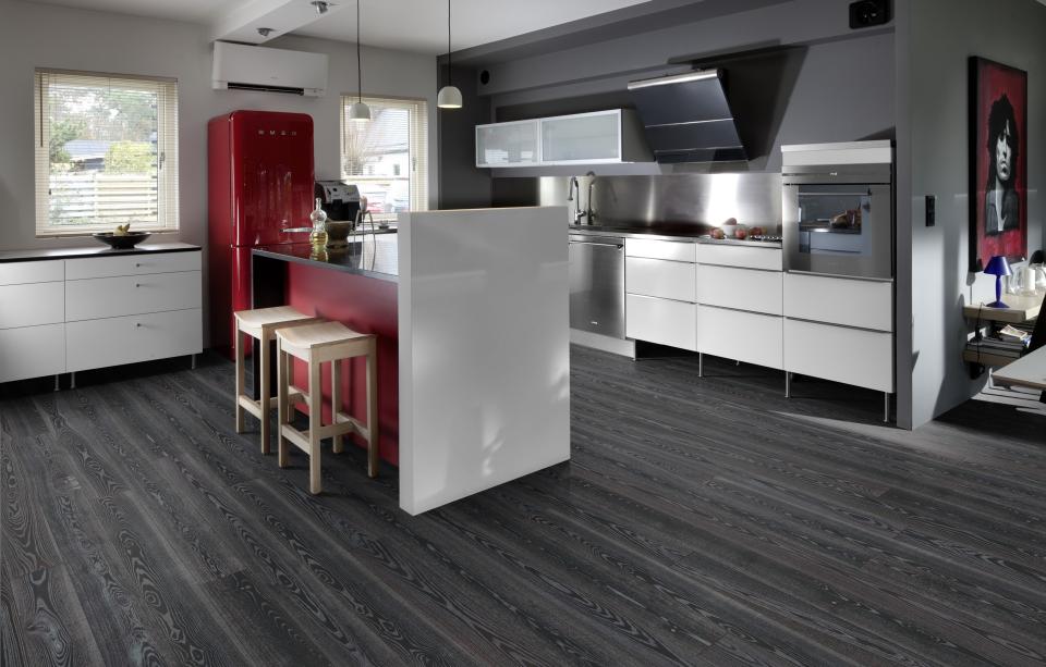 Parchet Kahrs, colecţia Shine, model Ash Black Silver